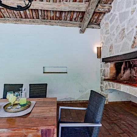 Vila Stone House Anfitrite