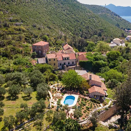 Stone House Anfitrite * Trstenik