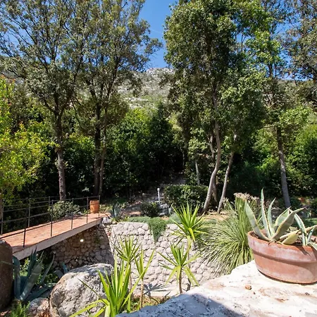 Stone House Anfitrite Villa *